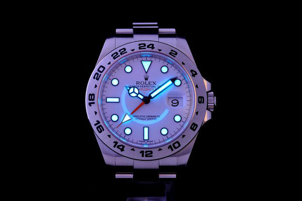 The Rolex Lume Shot – The Glow of Blue and Green Fire